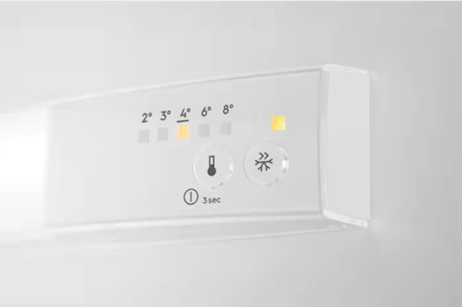 Frižider ELECTROLUX sa zamrzivačem LNS3LE18S