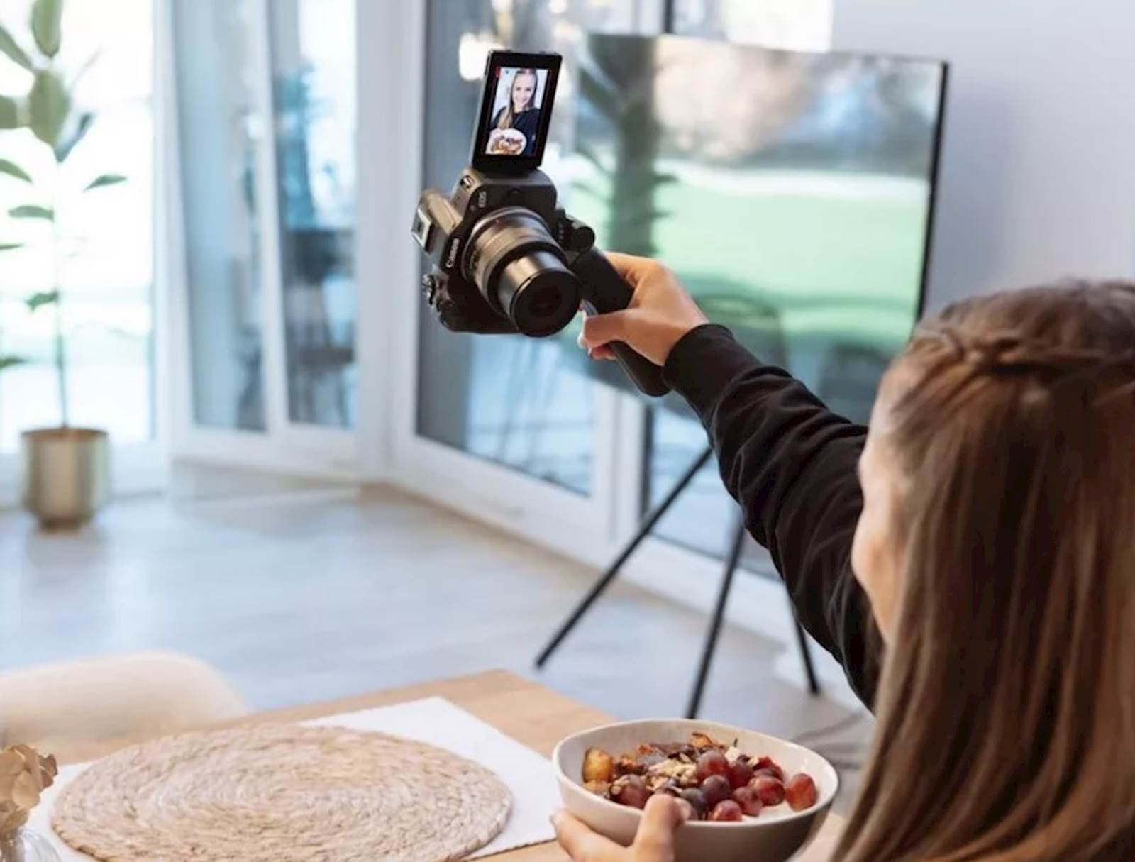 Fotoaparat CANON R50 BK+RF-S18-45 S+BAG+SD 