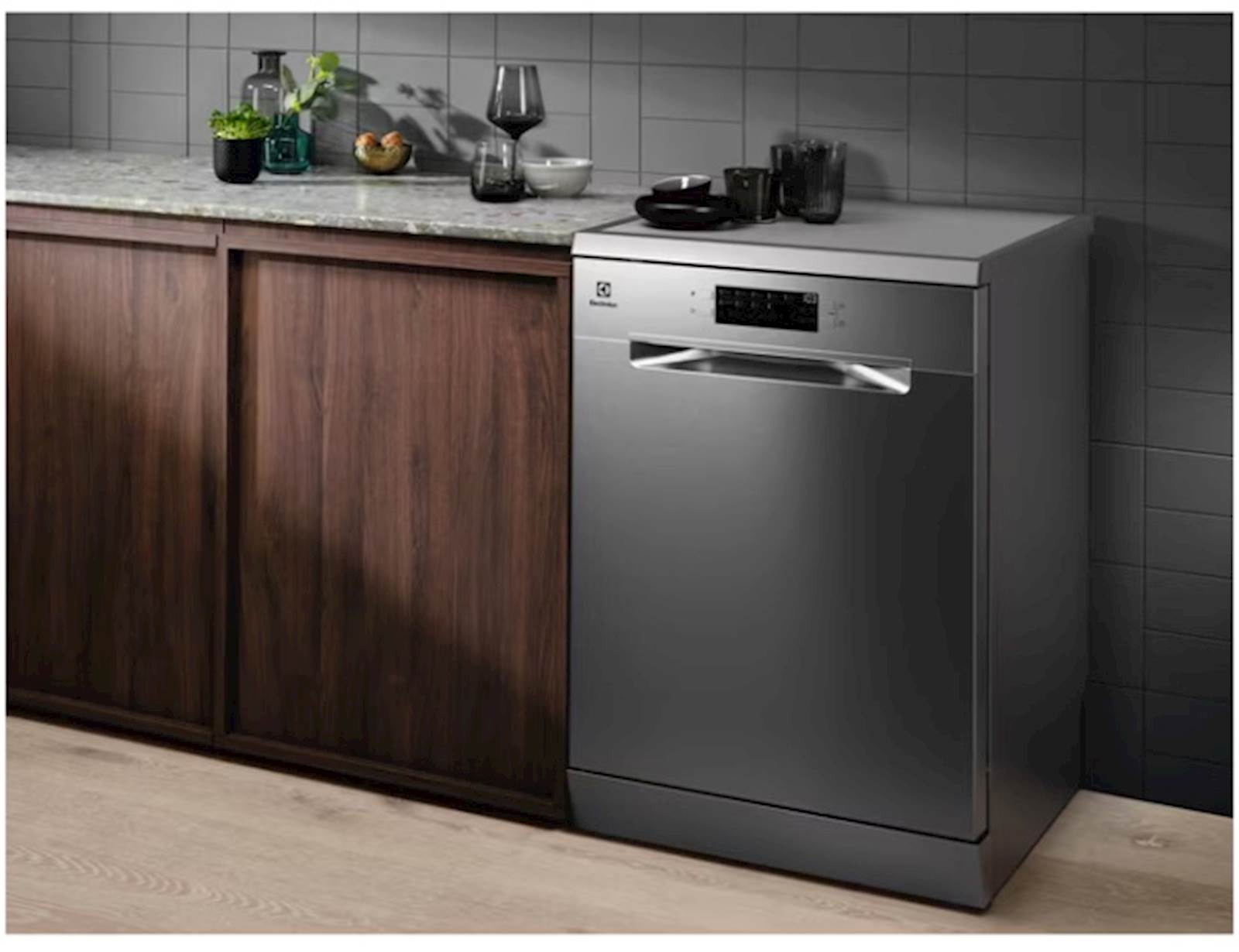 Samostojeća mašina za suđe ELECTROLUX ESA47210SX