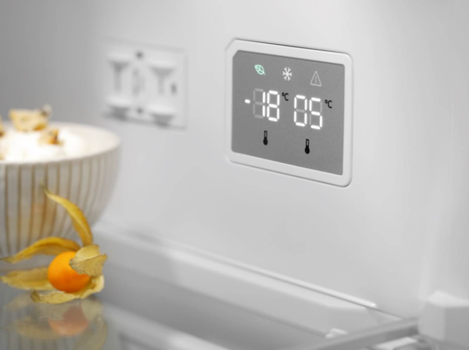 Frižider Electrolux sa zamrzivačem LNT7ME36K2